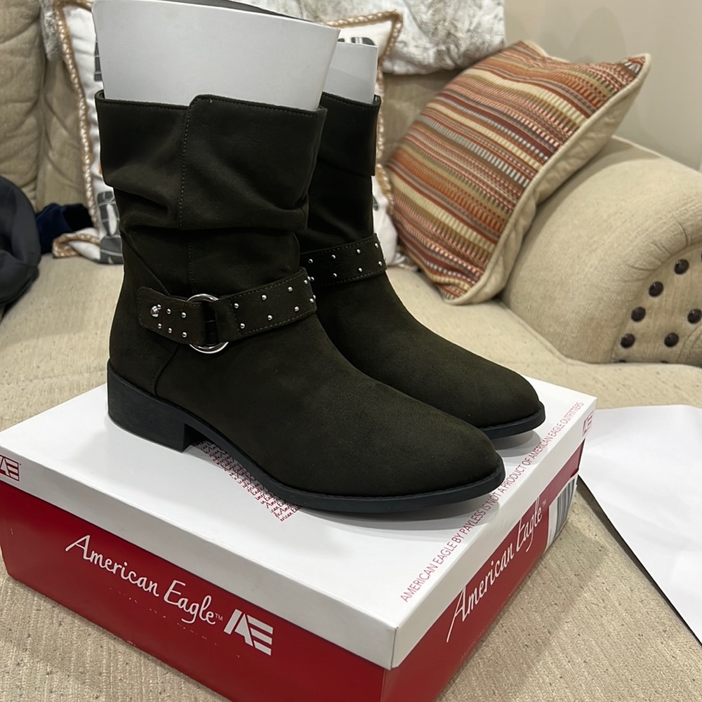 American Eagle Raven Booties. Size 8. Color Olive. NEVER WORN